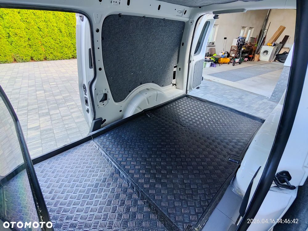 Volkswagen CADDY MAXI - 21