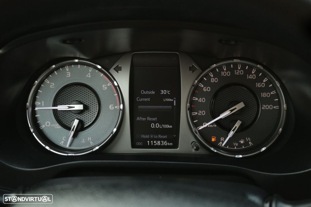 Toyota Hilux 2.4 D-4D 4WD CD CM - 32