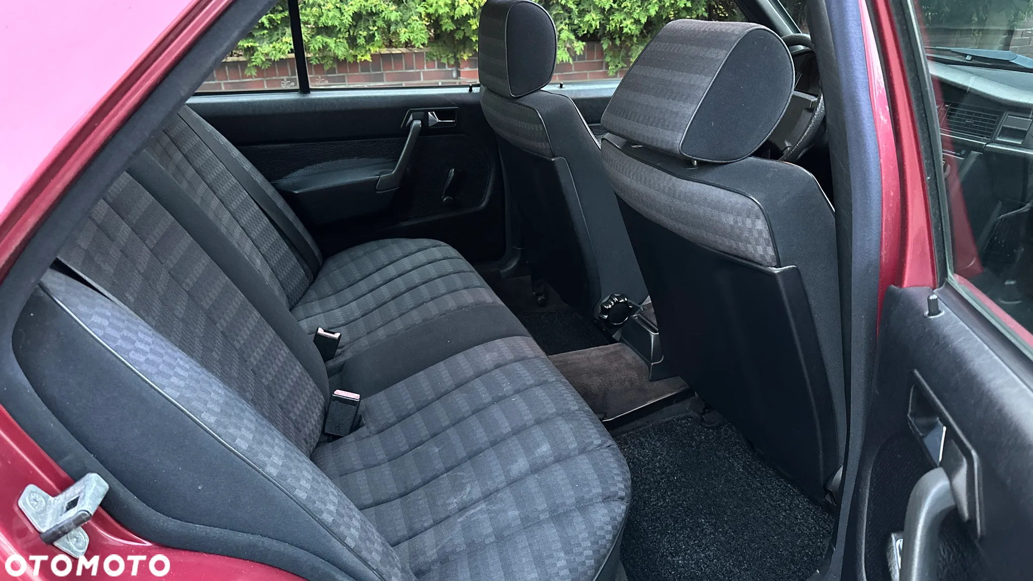 Mercedes-Benz W201 (190) - 24