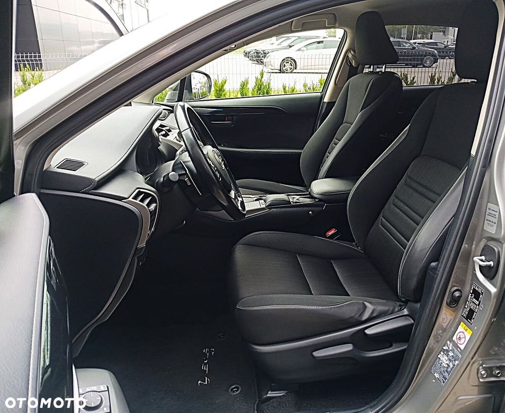 Lexus NX 300h Business Edition AWD - 15