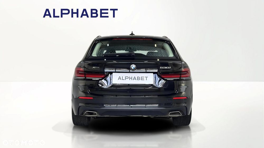 BMW Seria 5 530i xDrive mHEV - 8