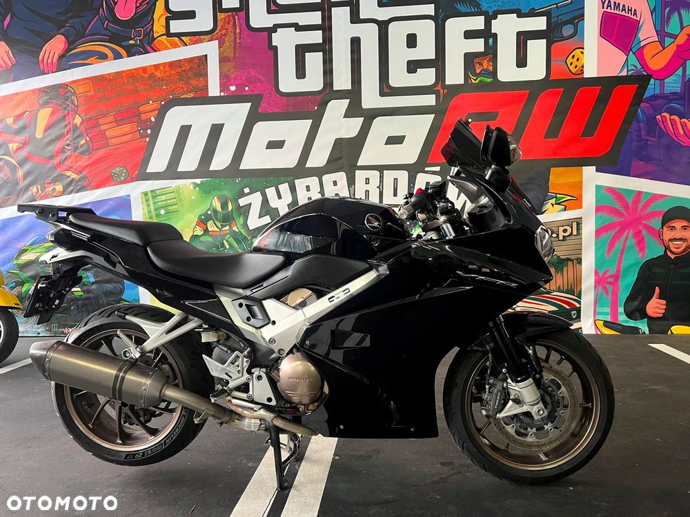 Honda VFR - 3