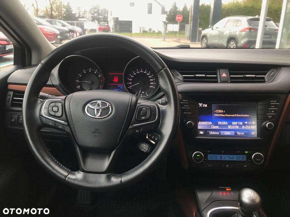 Toyota Avensis 1.8 Premium - 19