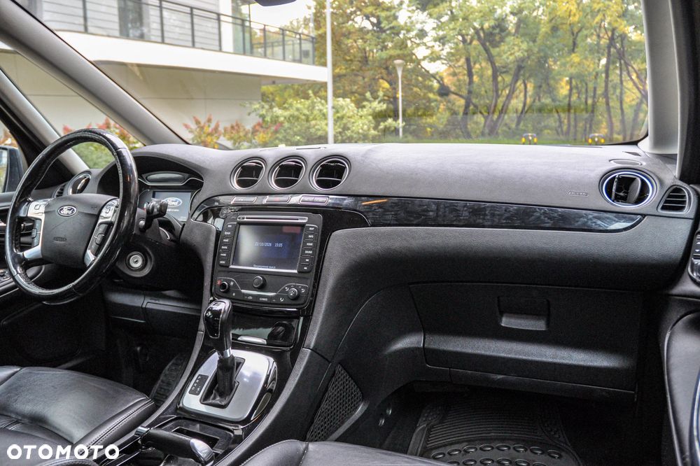 Ford Galaxy - 12