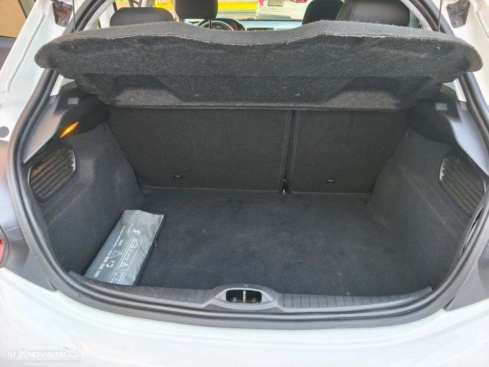 Peugeot 208 1.2 PureTech Signature - 23