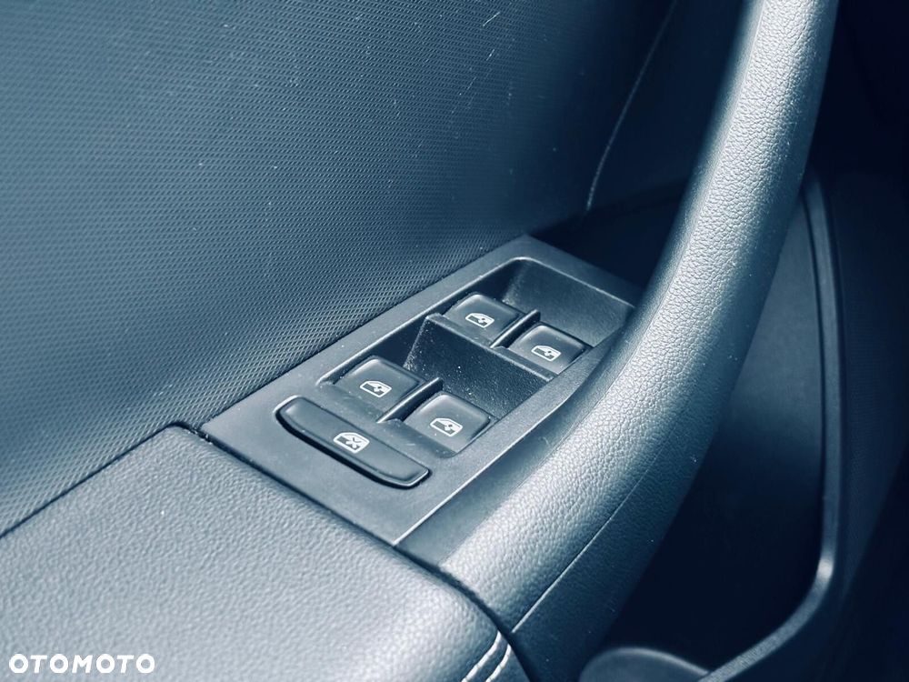 Skoda RAPID Spb 1.0 TSI Style - 31