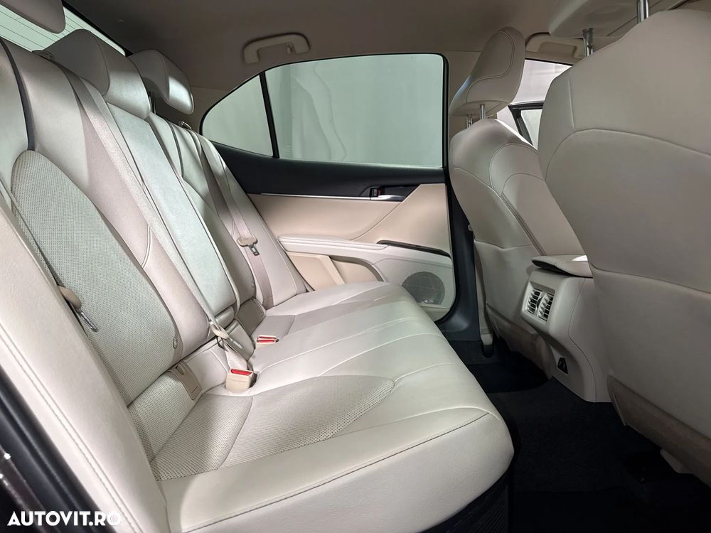 Toyota Camry - 13