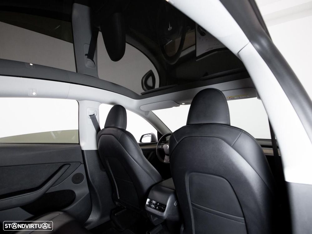 Tesla Model Y Long Range Dual Motor AWD - 11