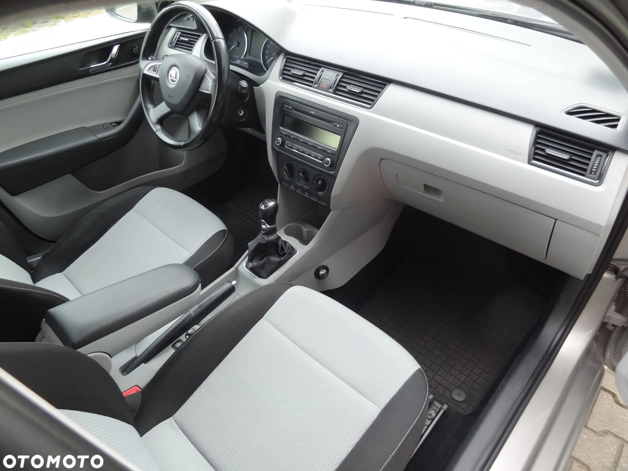 Skoda RAPID 1.2 TSI Active - 27