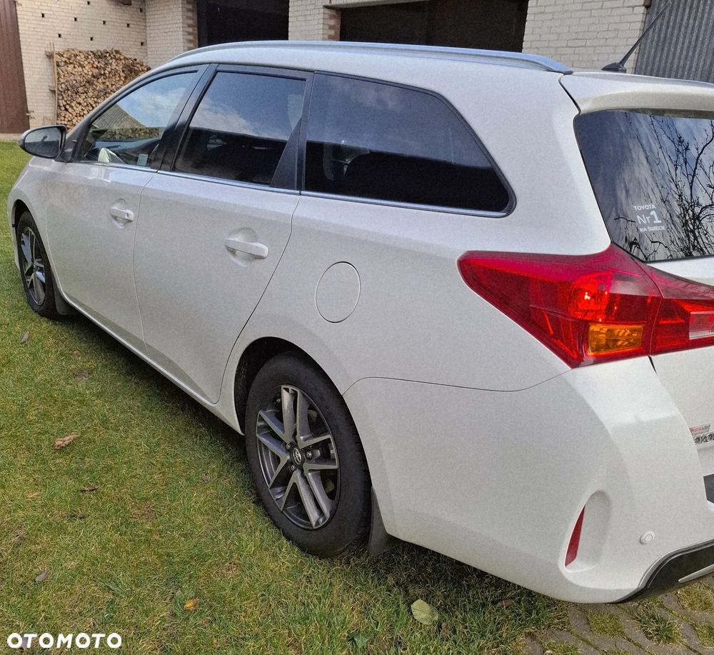 Toyota Auris 1.6 Premium - 4