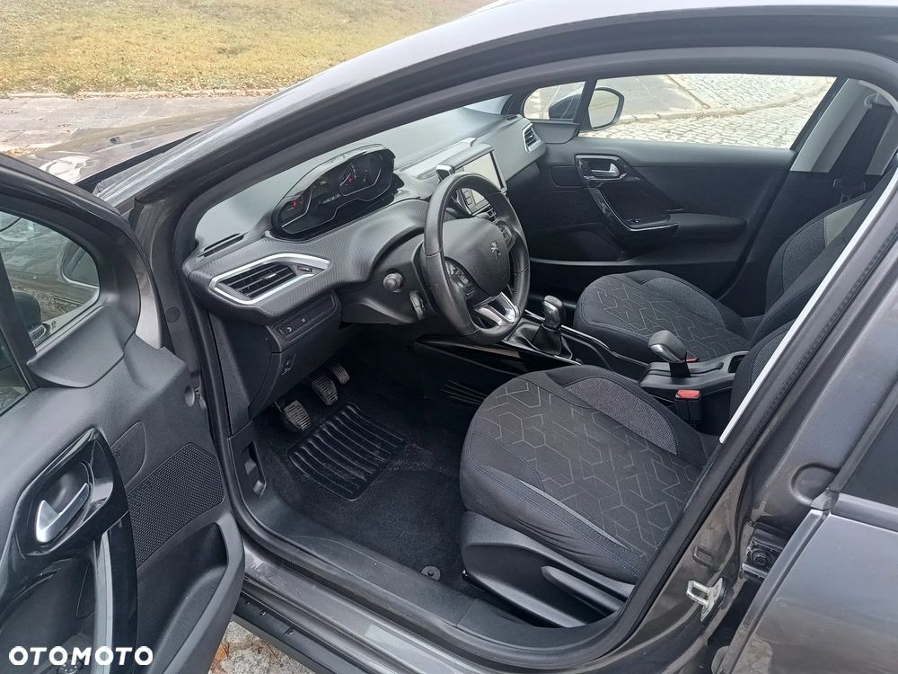 Peugeot 2008 PureTech 82 Signature - 14