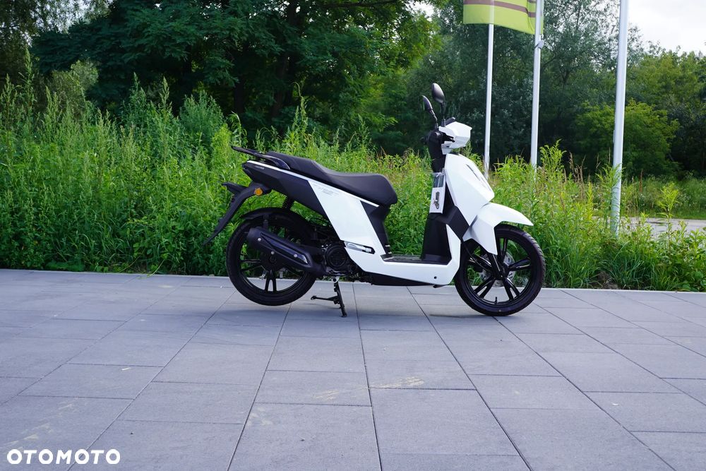 Peugeot Tweet - 5