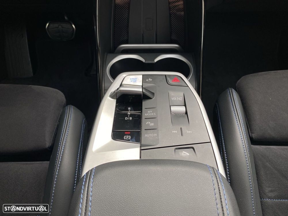 BMW iX1 eDrive20 Pack Desportivo M - 13