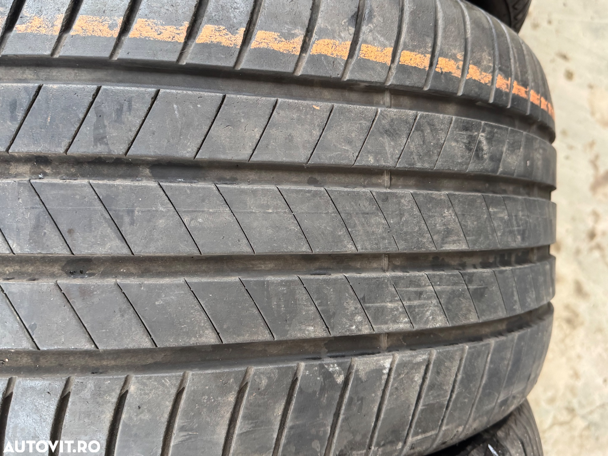 Vând 4 anvelope 295/40/21 bridgestone de vară ca noi - 4