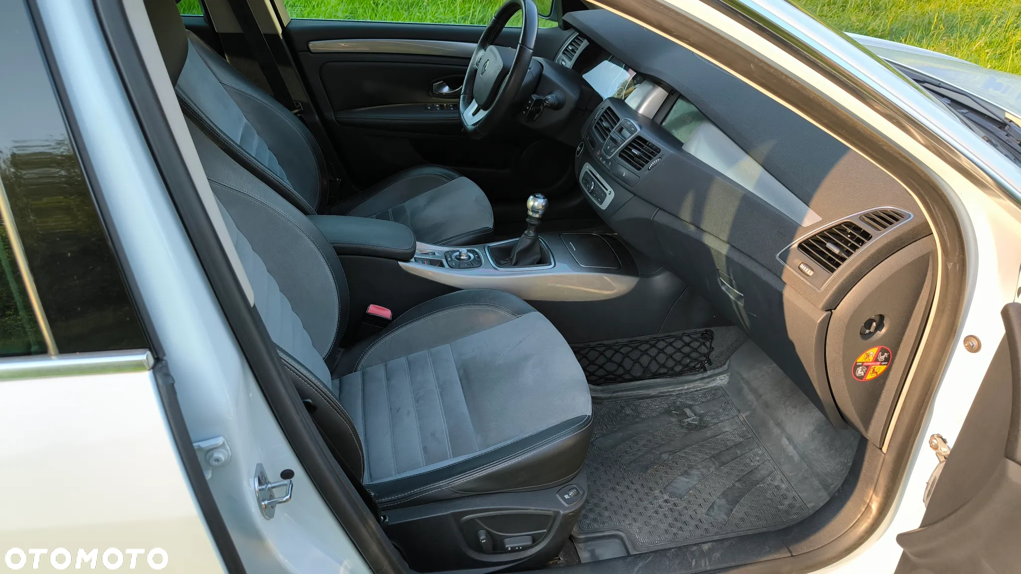 Renault Laguna ENERGY dCi 175 FAP Start & Stop Initiale - 10