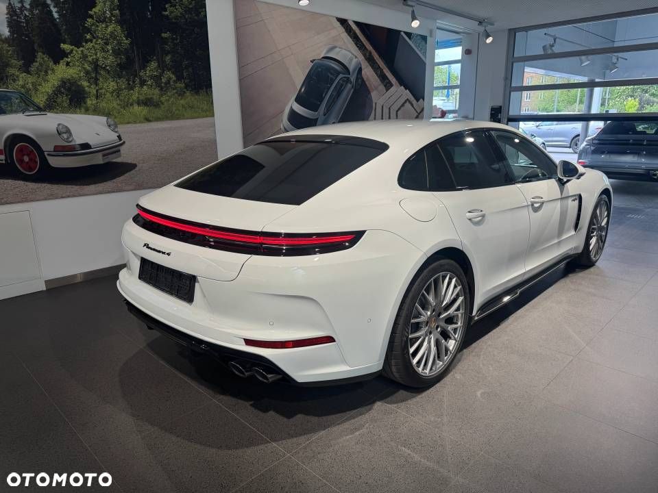 Porsche Panamera 4 E-Hybrid PHEV - 2