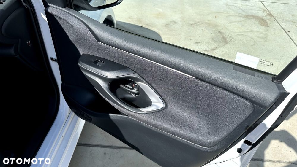 Toyota Yaris 2024 photo 2