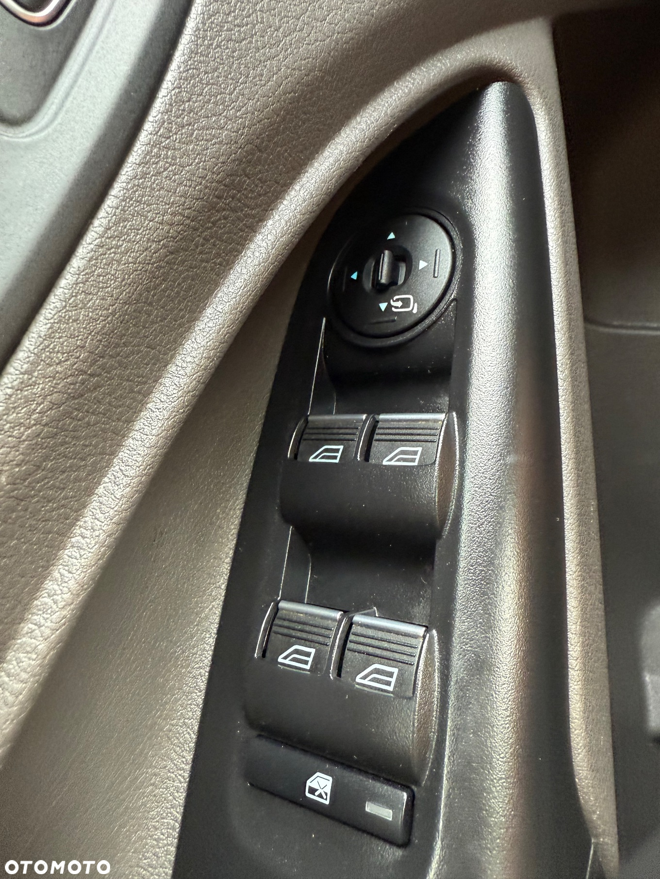 Ford Tourneo Connect Grand - 28
