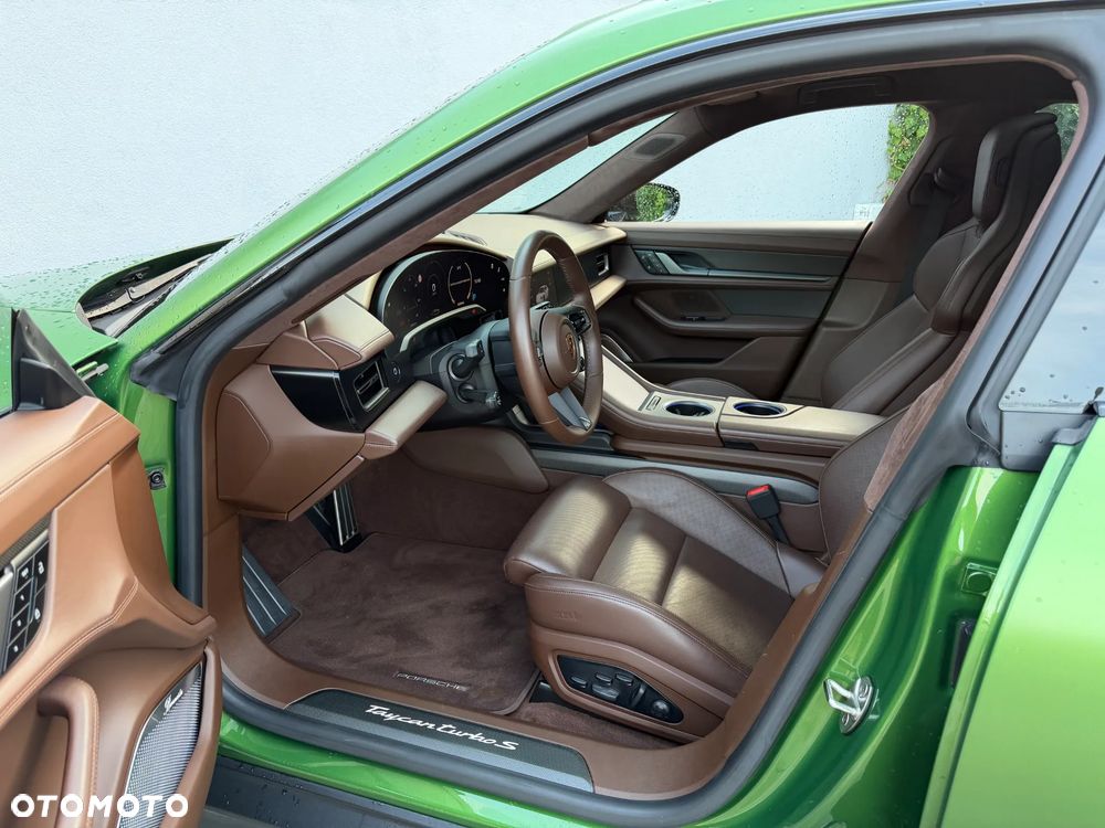Porsche Taycan - 10