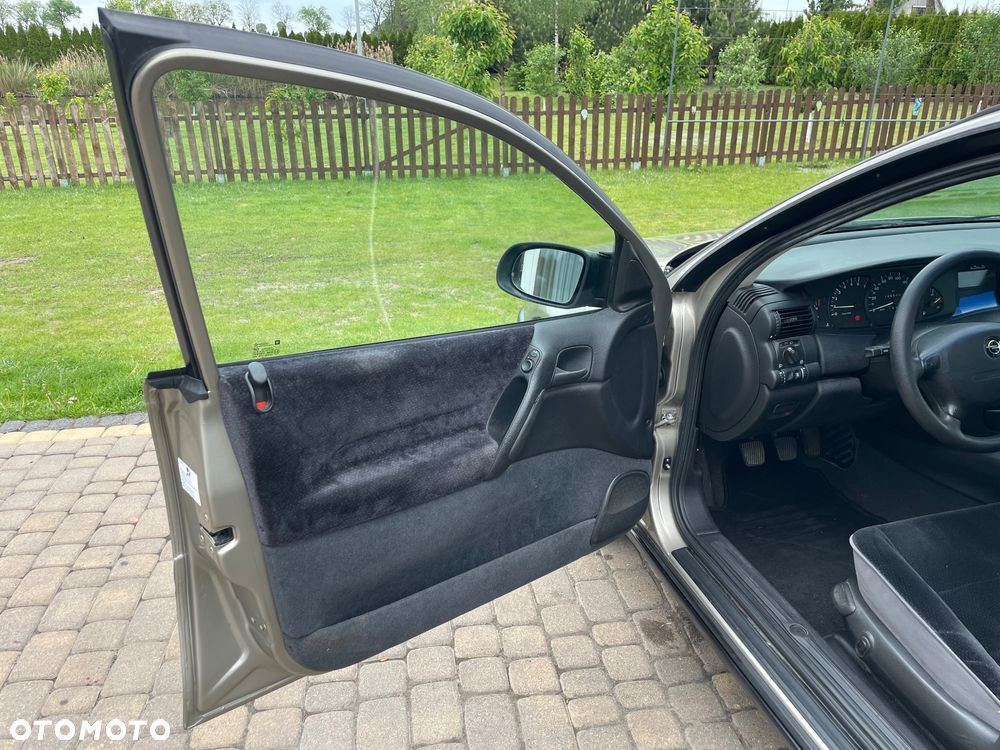 Opel Omega - 32