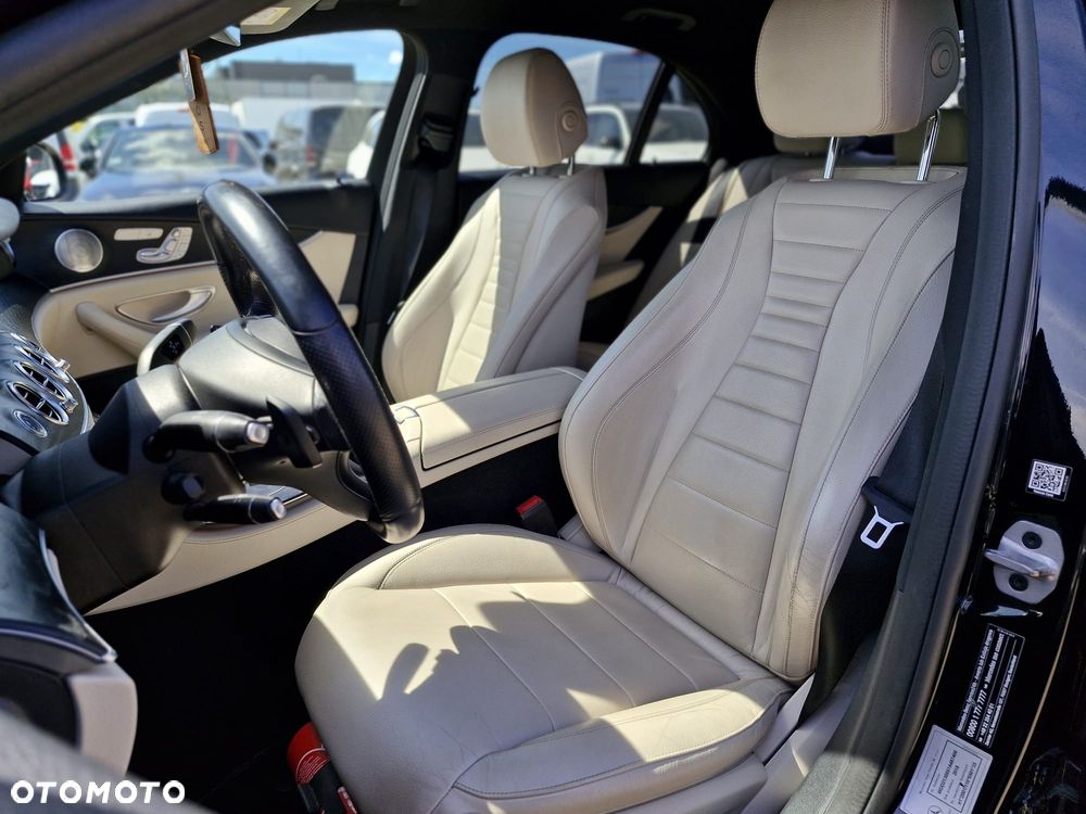 Mercedes-Benz Klasa E 220 d 4-Matic 9G-TRONIC - 14