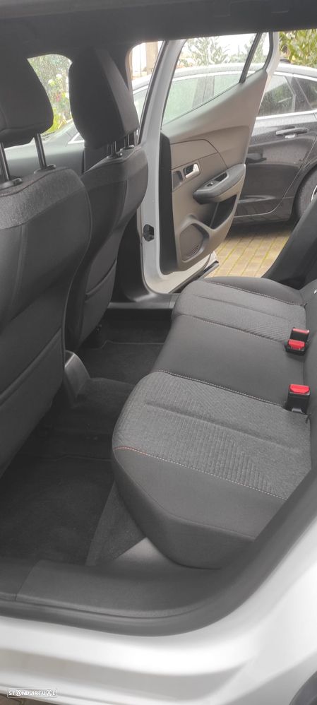 Peugeot 2008 Hybrid 136 e-DSC Style - 12