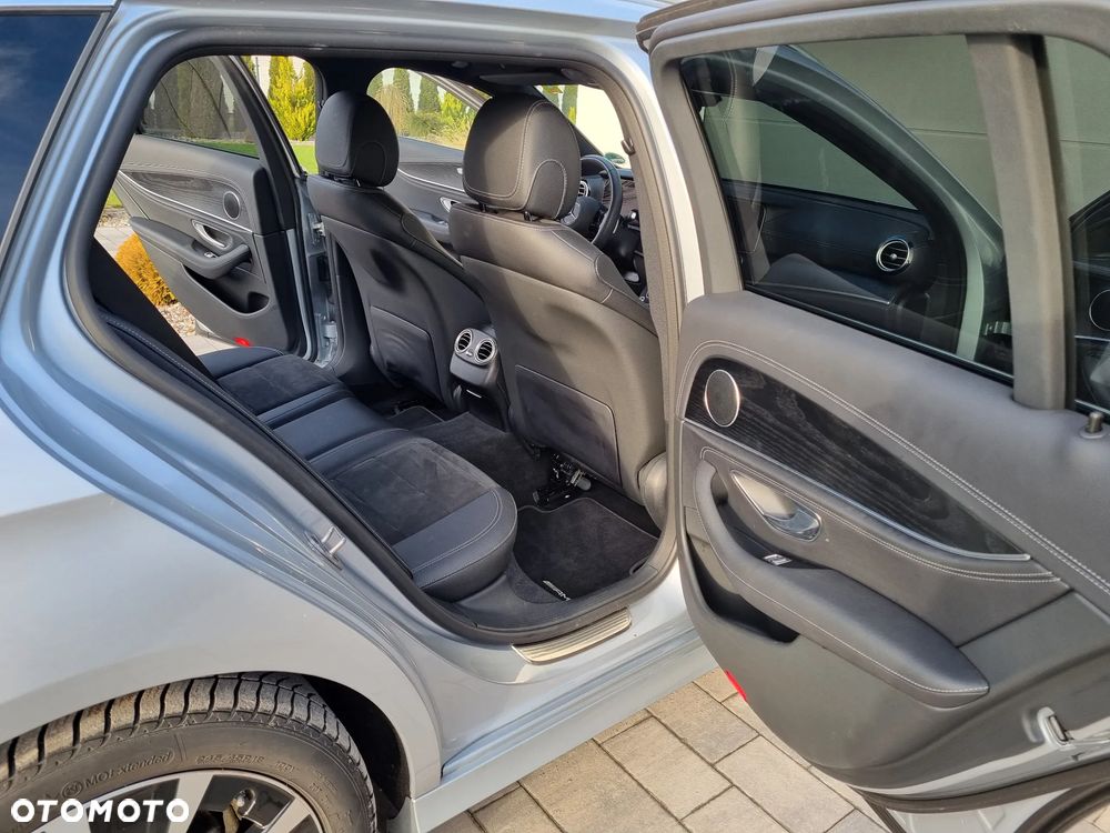 Mercedes-Benz Klasa E 220 d 4Matic T 9G-TRONIC AMG Line - 16
