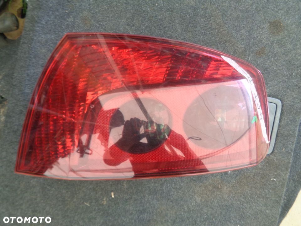 PEUGEOT 407 LAMPA TYŁ PRAWA EUROPA - 1