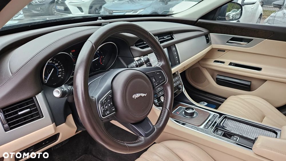 Jaguar XF 2.0 i4D Portfolio - 7