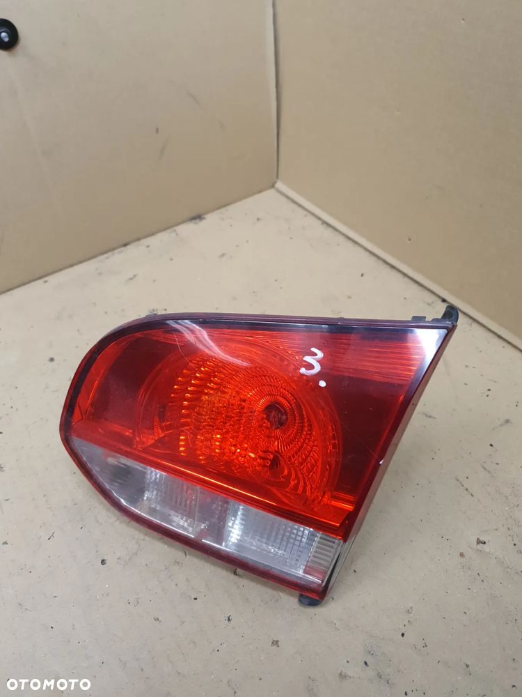 . LAMPA PRAWA W KLAPE VOLKSWAGEN GOLF 6 - 3