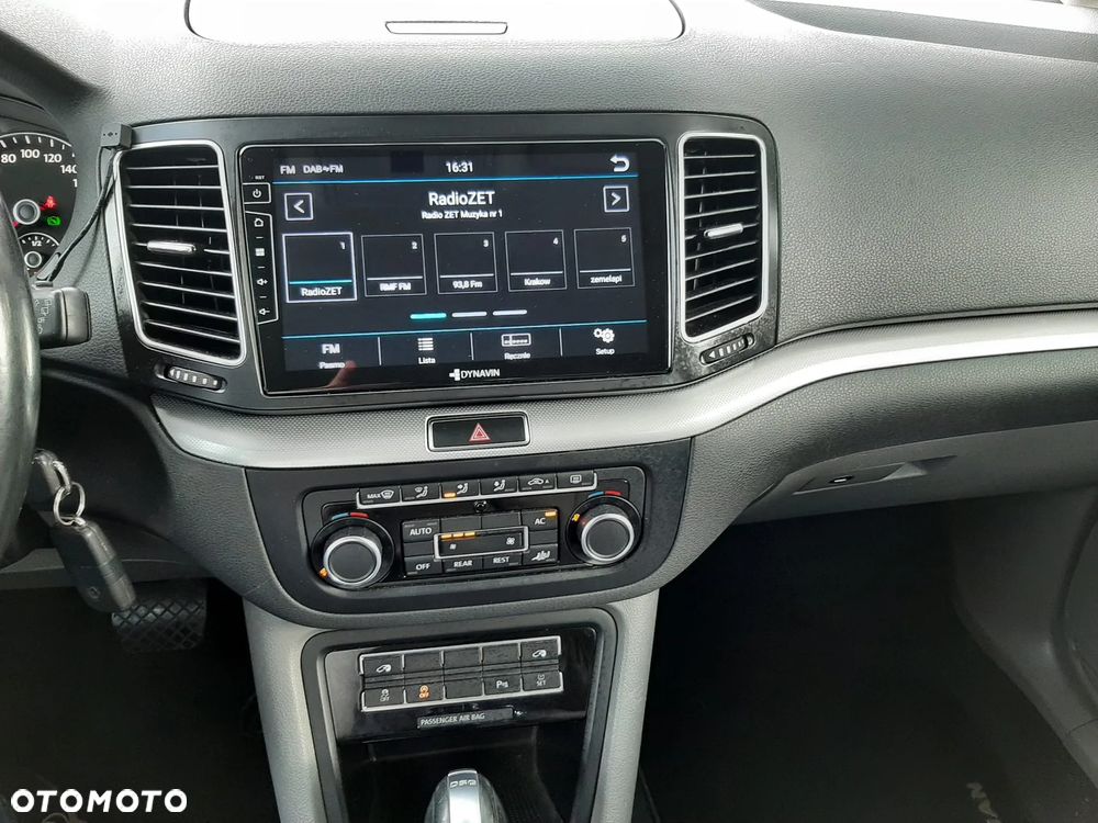 Volkswagen Sharan 2.0 TDI DSG BlueMotion Technology Trendline - 26