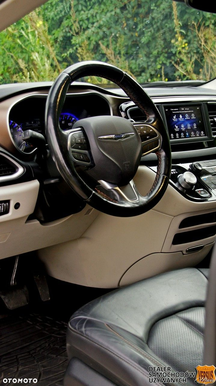 Chrysler Pacifica - 36