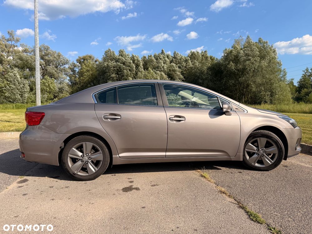 Toyota Avensis 2.0 Premium MS - 11