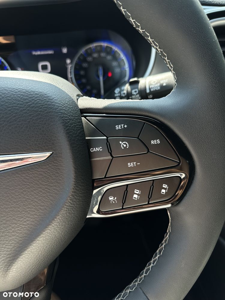 Chrysler Pacifica - 14