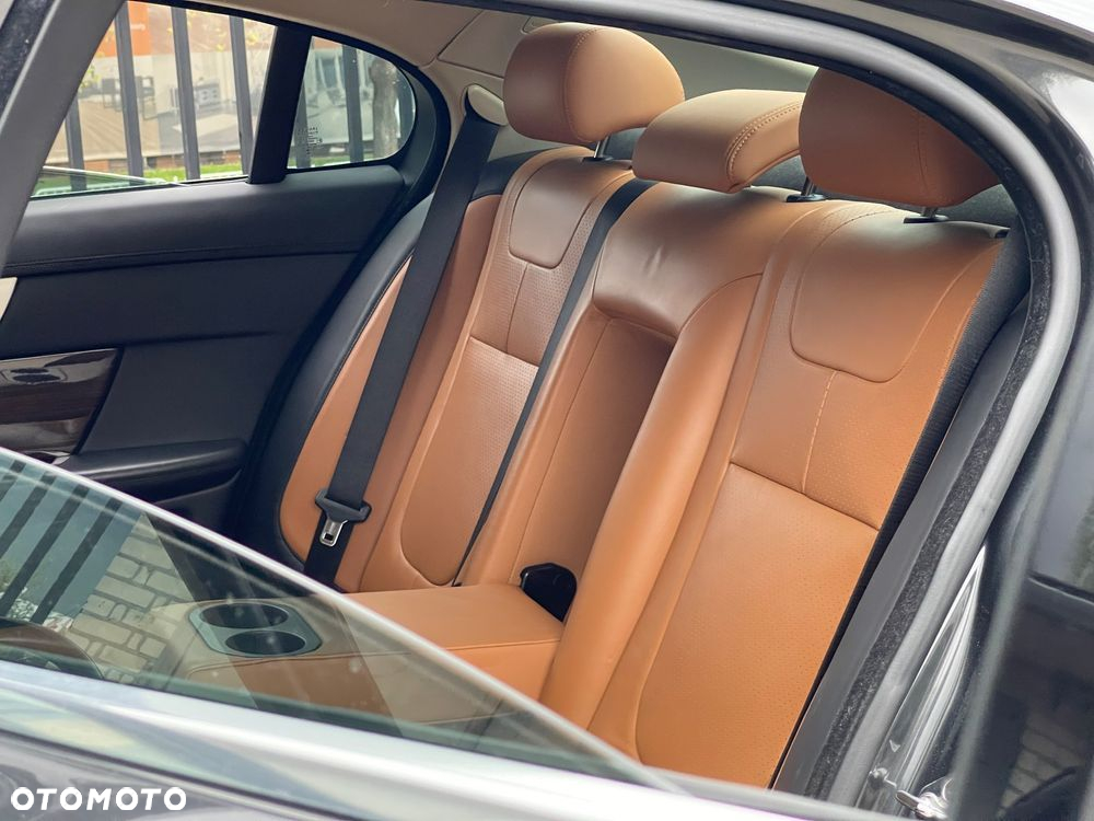 Jaguar XF - 12
