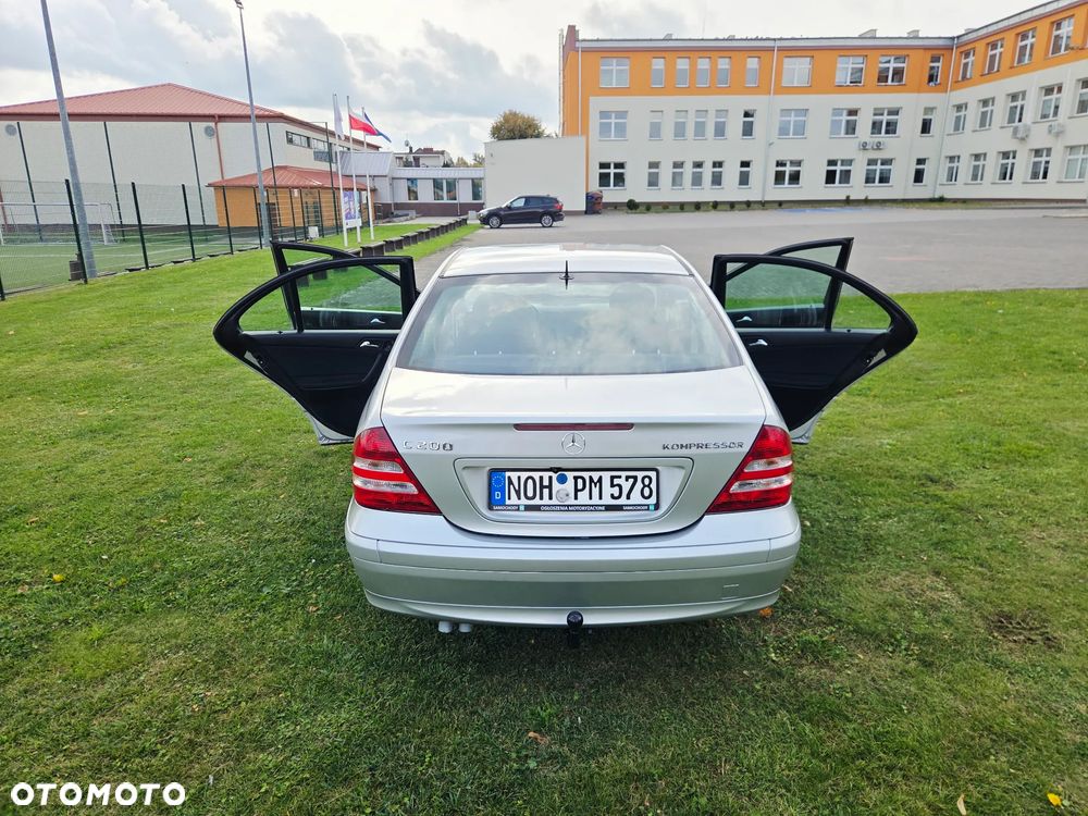 Mercedes-Benz C-Class 2005 photo 5