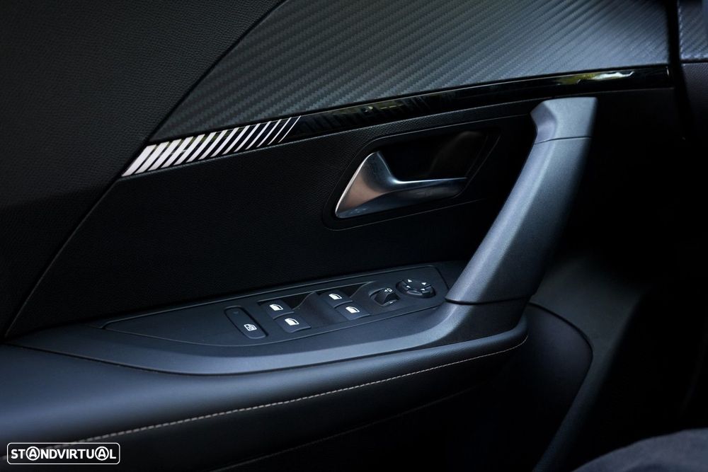 Peugeot 2008 1.2 PureTech Allure Pack EAT8 - 20