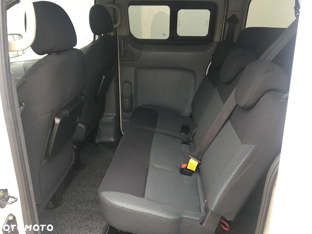 Nissan NV200 - 11