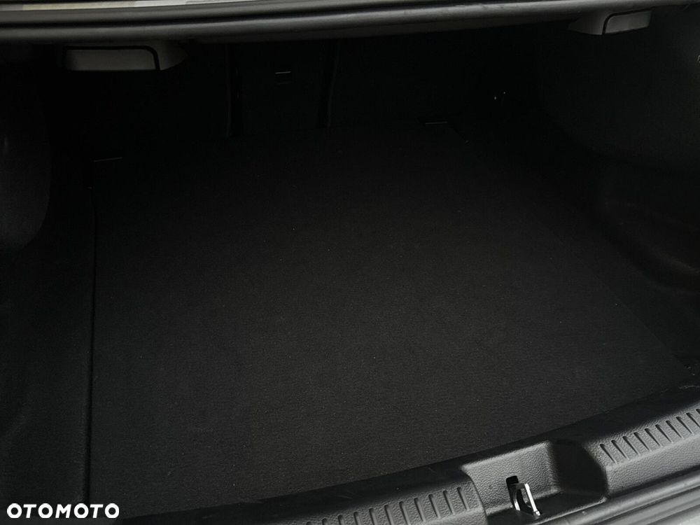 Mercedes-Benz CLA 180 Progressive 7G-DCT - 11