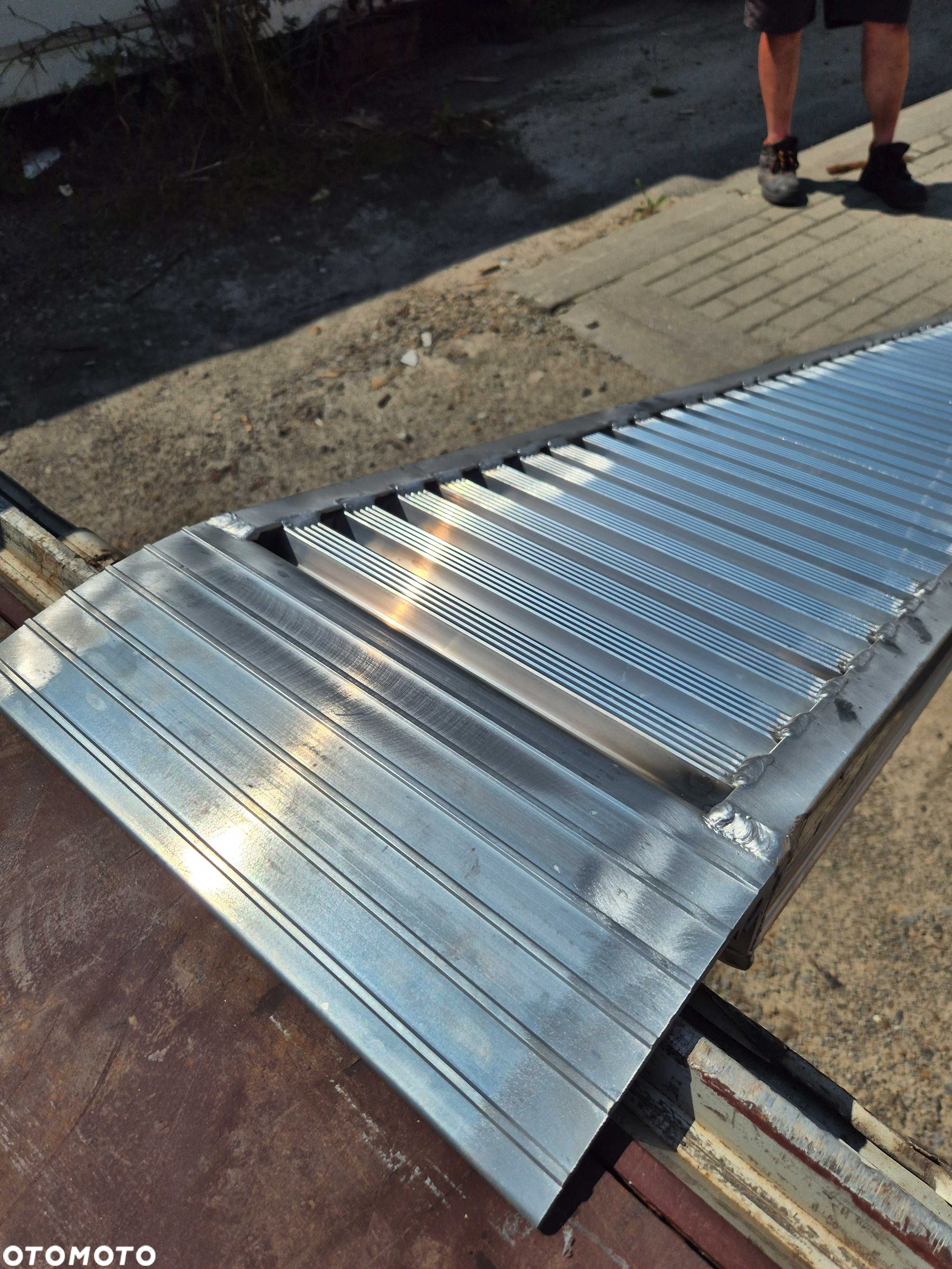 Najazdy aluminiowe specjalistyczne | 3,0m ↔ | 2600kg | szerokość 35cm - 2