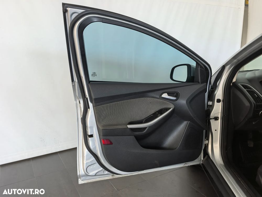 Ford Focus 1.6 TDCI DPF Trend - 8