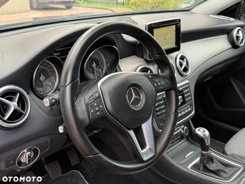 Mercedes-Benz GLA 200 Urban - 21