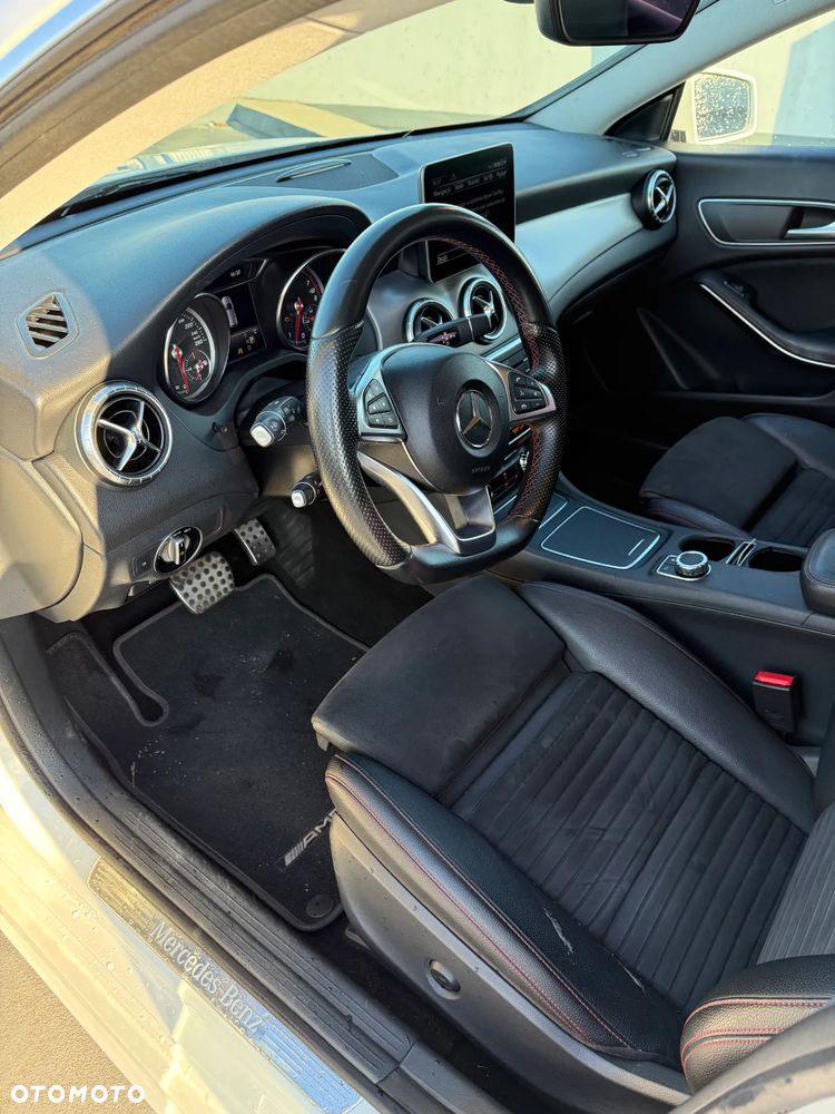 Mercedes-Benz CLA 220 4-Matic - 8