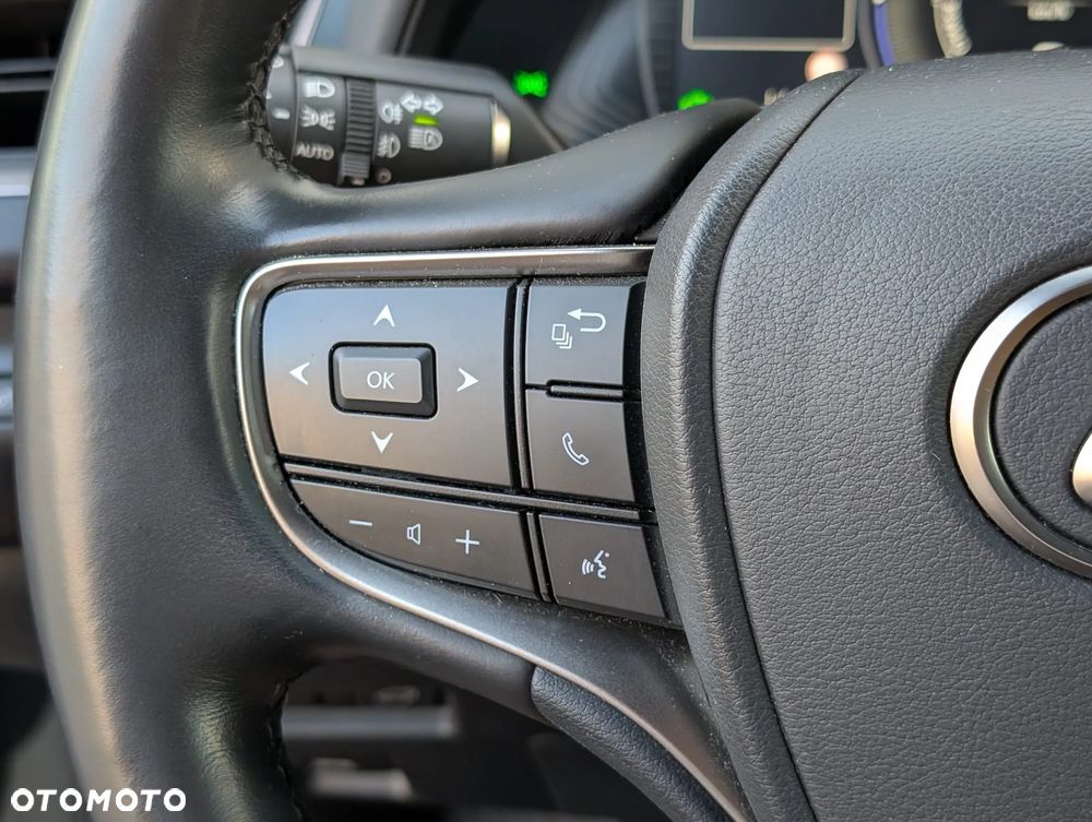 Lexus UX 250h GPF Business 2WD - 15