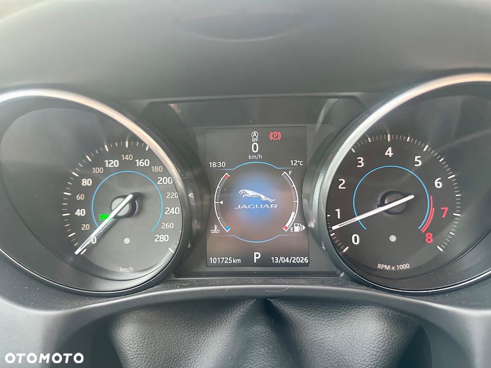 Jaguar XE 2.0 T Prestige - 14