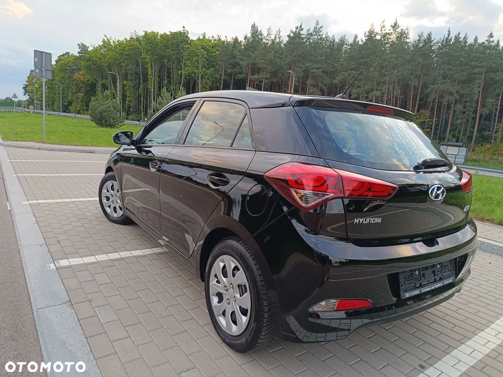 Hyundai i20 blue 1.2 Classic - 10
