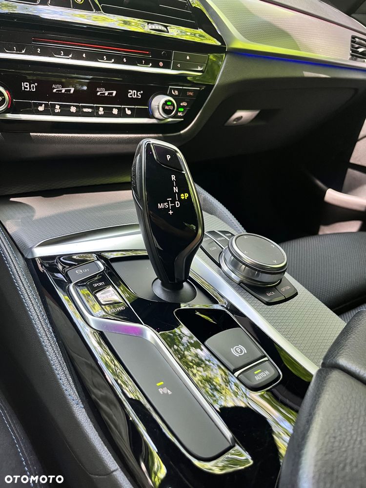 BMW Seria 5 520d xDrive M Sport sport - 27