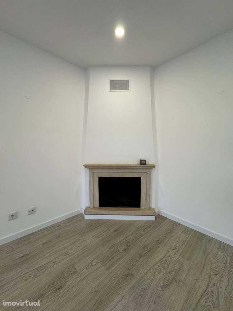 Fantástico Apartamento T2 Totalmente Remodelado com Parqueamento - Grande imagem: 3/29