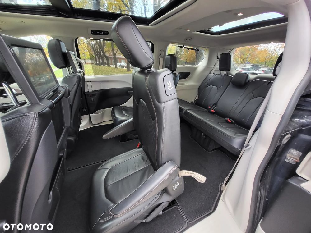 Chrysler Pacifica - 25