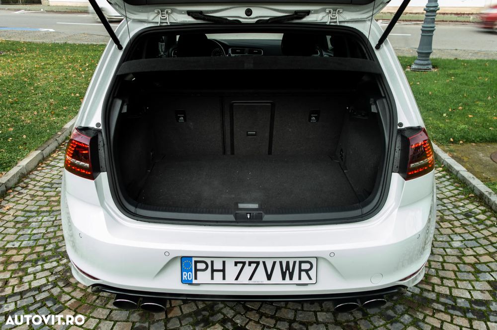 Volkswagen Golf - 24